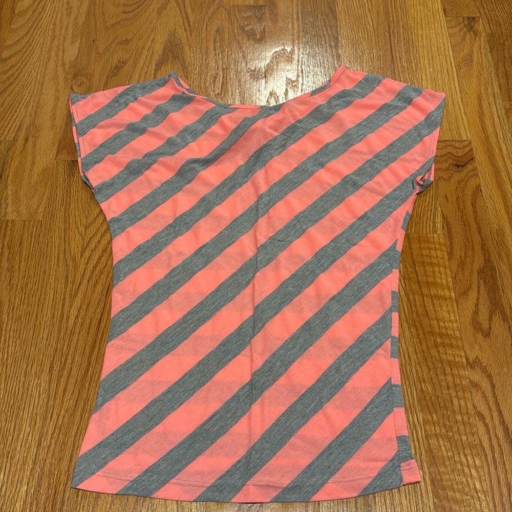 ⭐️5/$15⭐️ Coral grey striped top